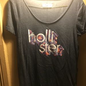 🌸Super cute Hollister shirt🌸
